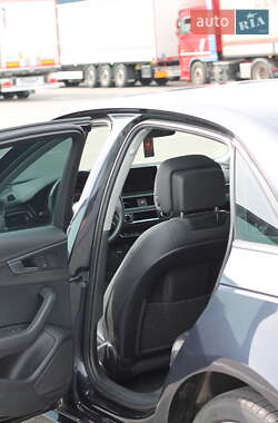 Седан Audi A4 2018 в Львове