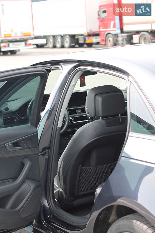 Седан Audi A4 2018 в Львове