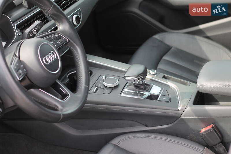 Седан Audi A4 2018 в Львове