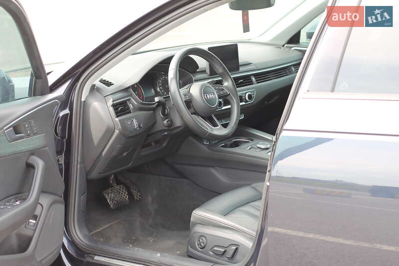 Седан Audi A4 2018 в Львове