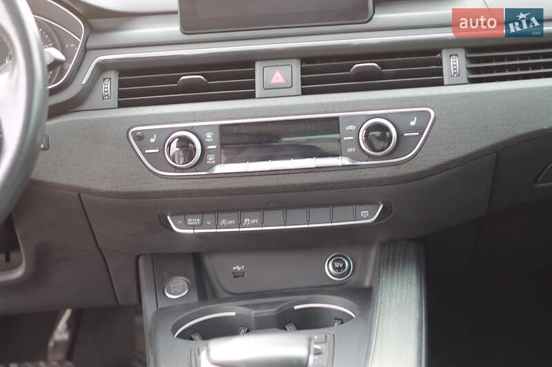 Седан Audi A4 2018 в Львове