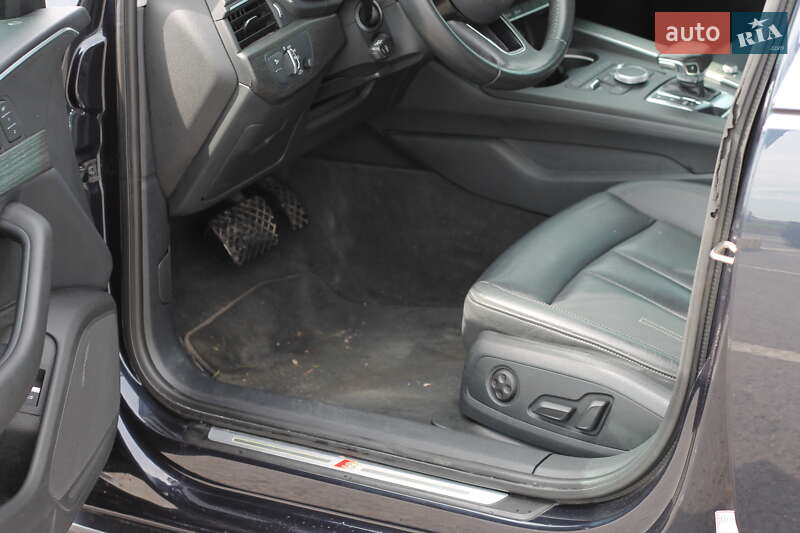 Седан Audi A4 2018 в Львове