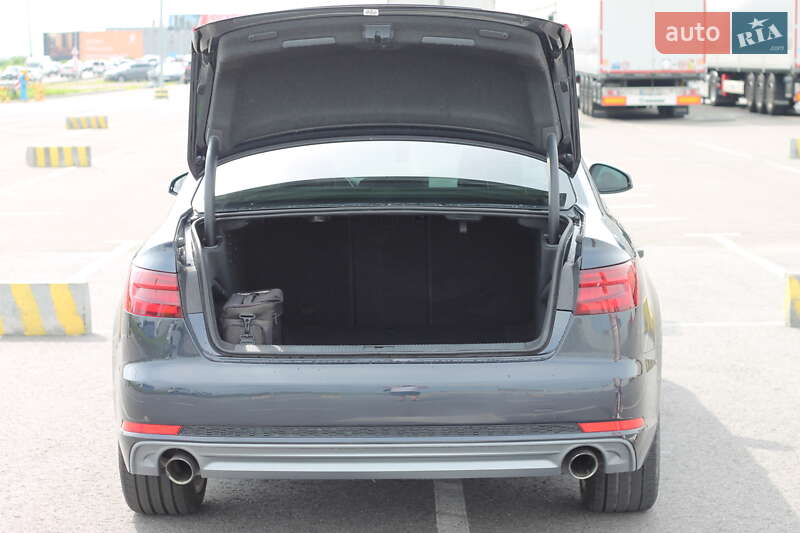 Седан Audi A4 2018 в Львове