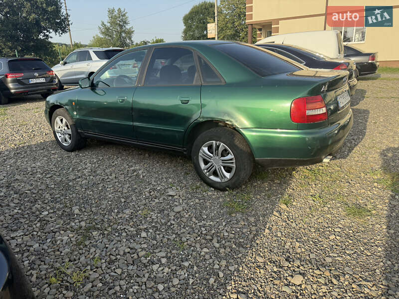 Седан Audi A4 1996 в Тячеві