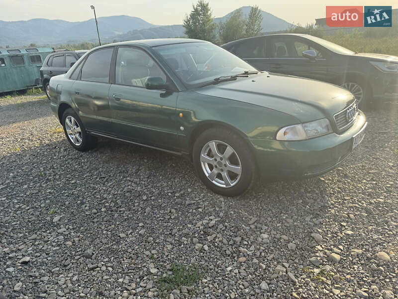 Седан Audi A4 1996 в Тячеві