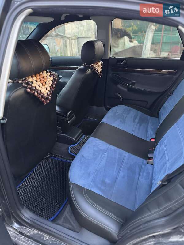Седан Audi A4 1996 в Демидовке