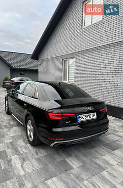 Седан Audi A4 2018 в 