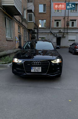 Седан Audi A4 2015 в 