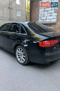 Седан Audi A4 2015 в 