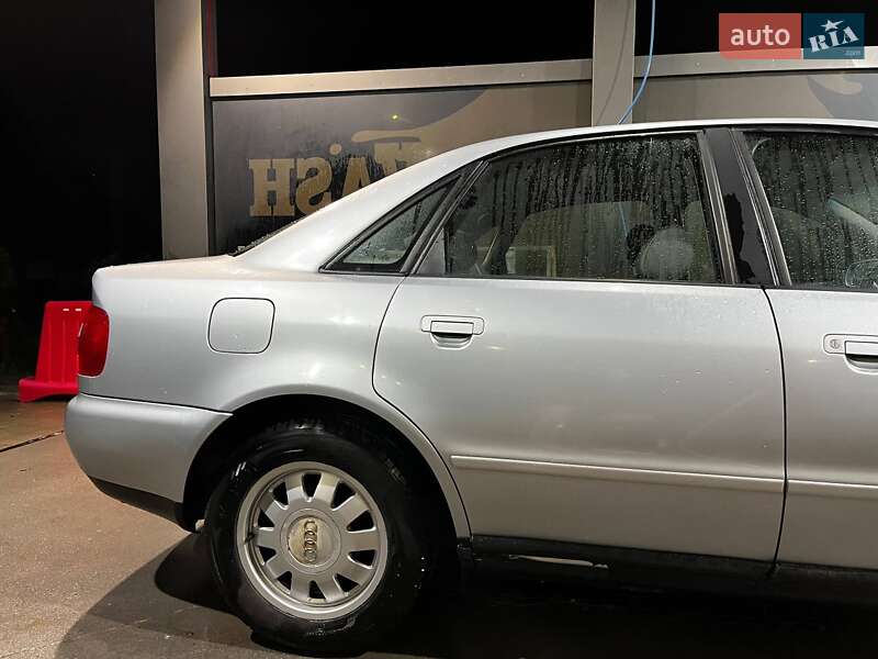 Седан Audi A4 1998 в Ивано-Франковске