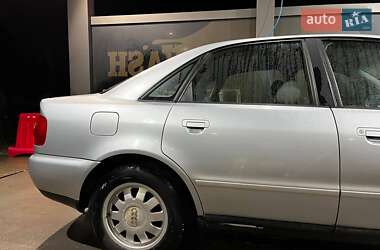 Седан Audi A4 1998 в 