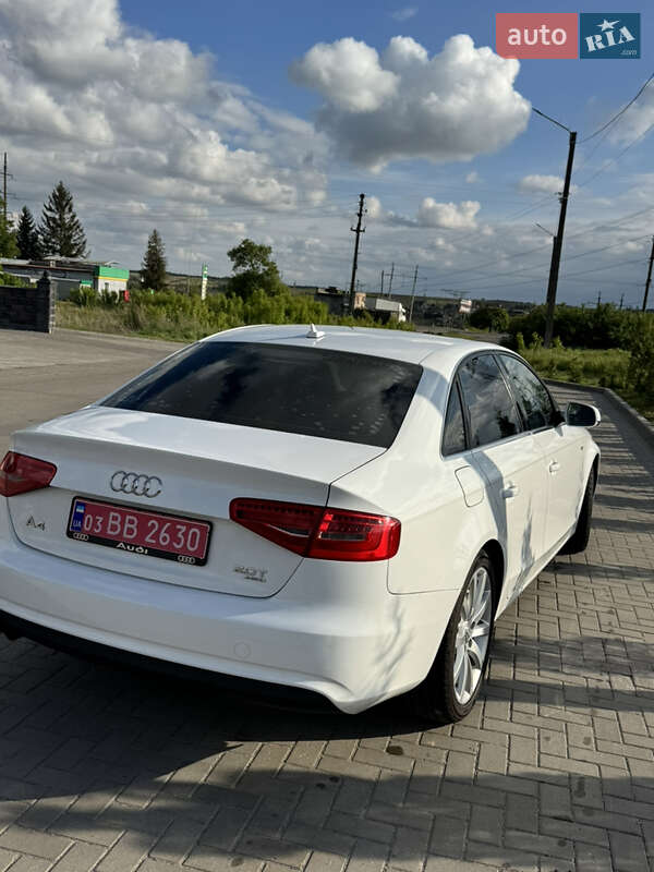 Седан Audi A4 2012 в Ровно