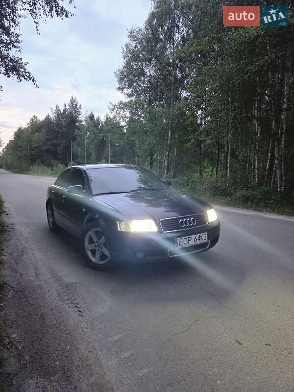Седан Audi A4 2001 в Ровно