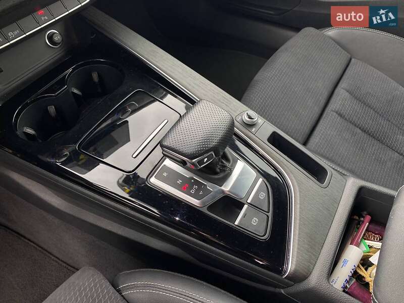 Седан Audi A4 2023 в Львове