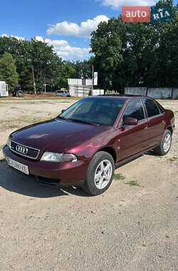 Седан Audi A4 1996 в Умані