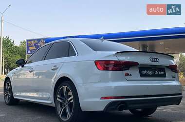 Седан Audi A4 2017 в 