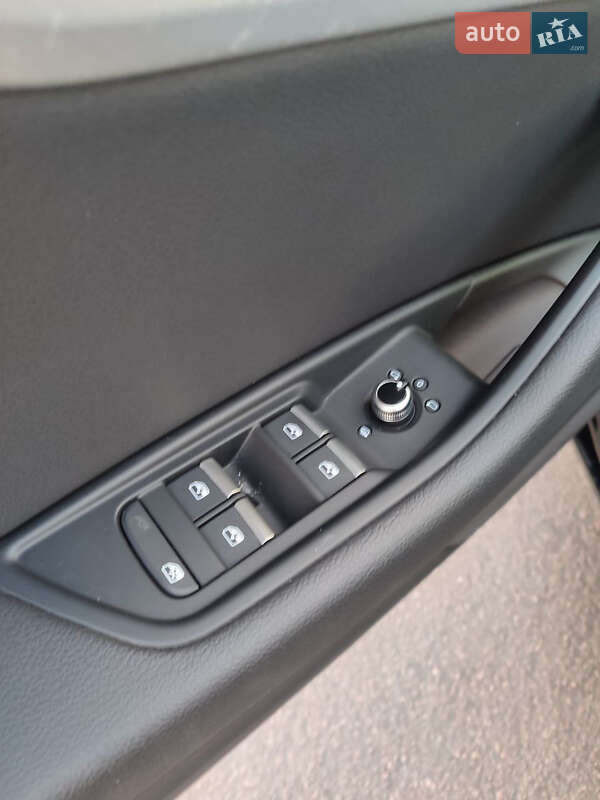 Седан Audi A4 2016 в Павлограде