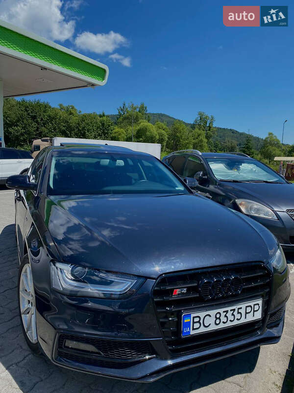 Седан Audi A4 2014 в Львове