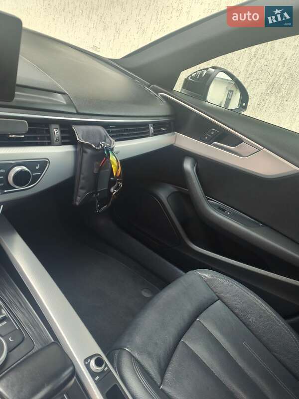 Седан Audi A4 2017 в Черновцах