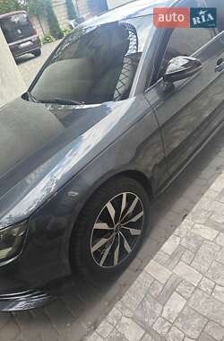 Седан Audi A4 2017 в 