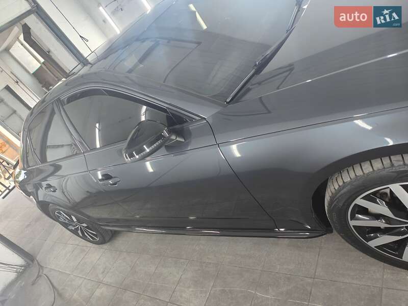 Седан Audi A4 2017 в Черновцах