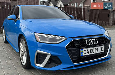Седан Audi A4 2022 в 