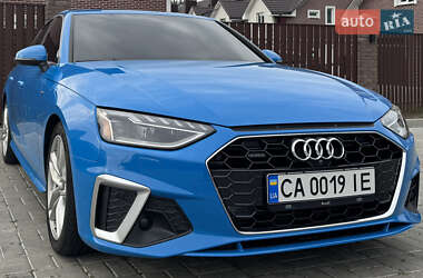 Седан Audi A4 2022 в 