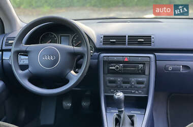 Седан Audi A4 2004 в 
