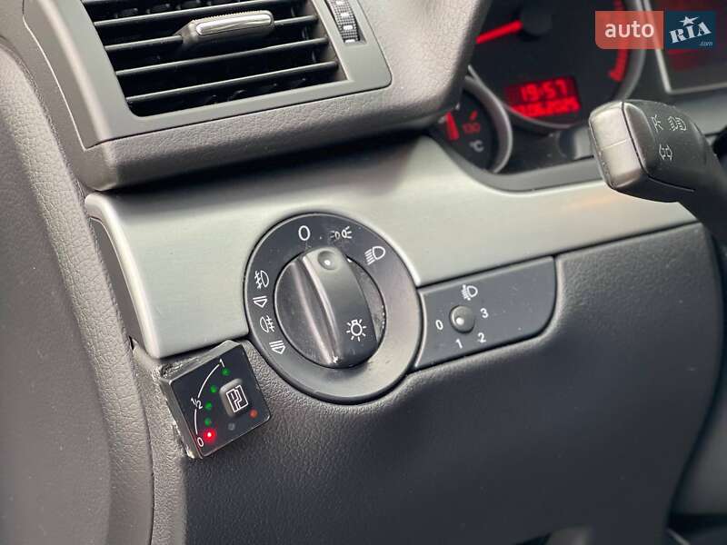 Седан Audi A4 2005 в Луцке