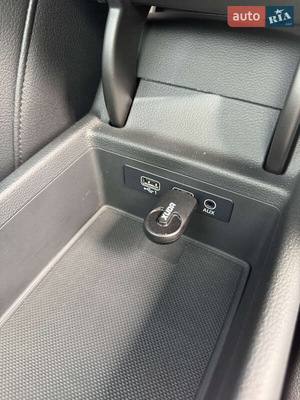 Седан Audi A4 2017 в Киеве