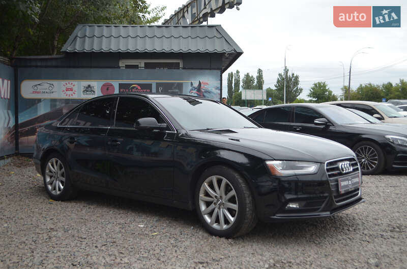 Седан Audi A4 2012 в Киеве