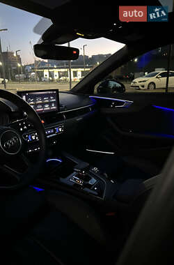 Седан Audi A4 2020 в 