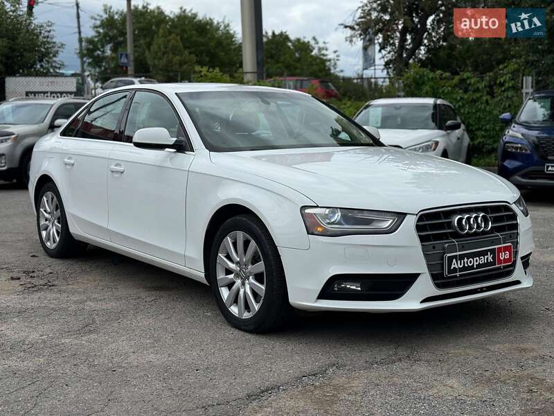 Седан Audi A4 2012 в Виннице