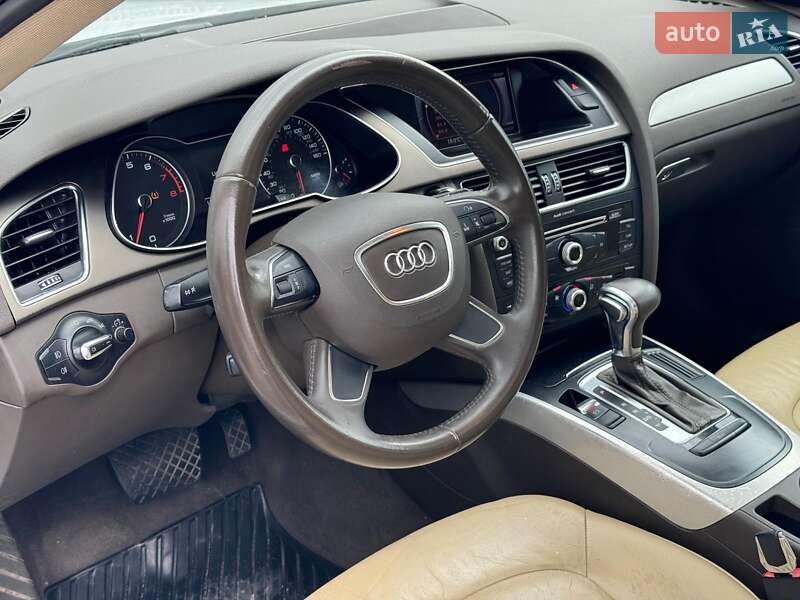 Седан Audi A4 2012 в Виннице