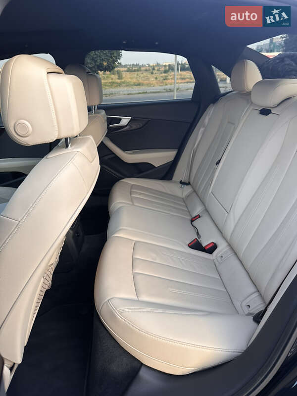 Седан Audi A4 2017 в Киеве