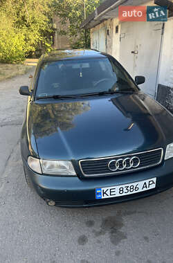 Седан Audi A4 1996 в Каменском