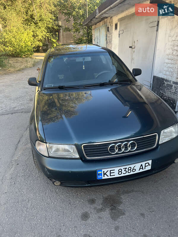 Седан Audi A4 1996 в 