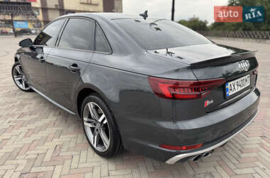 Седан Audi A4 2018 в 