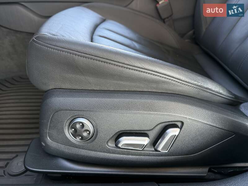 Седан Audi A4 2019 в Днепре