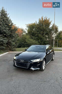 Универсал Audi A4 2022 в 
