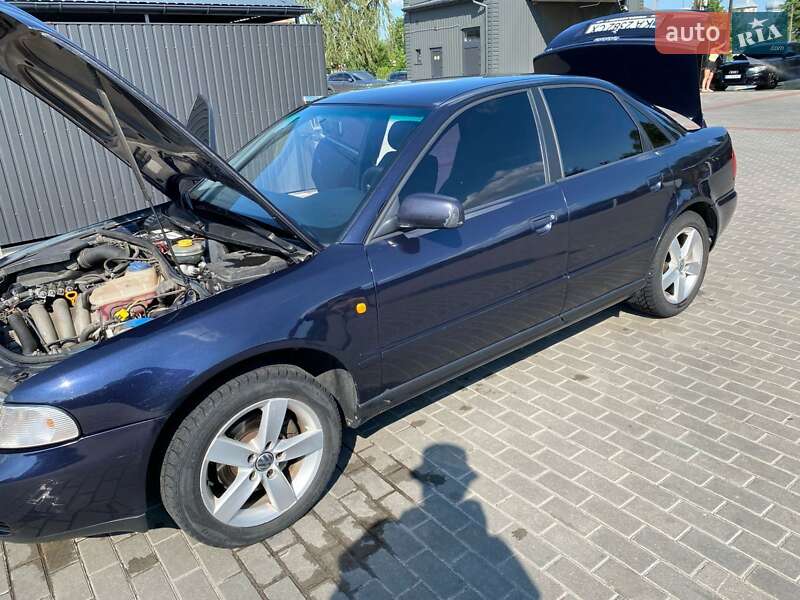 Седан Audi A4 1998 в Киеве