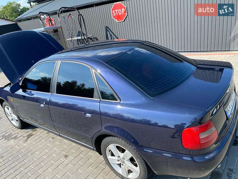 Седан Audi A4 1998 в Киеве