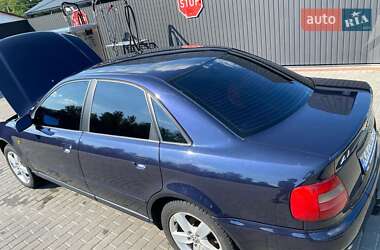 Седан Audi A4 1998 в 