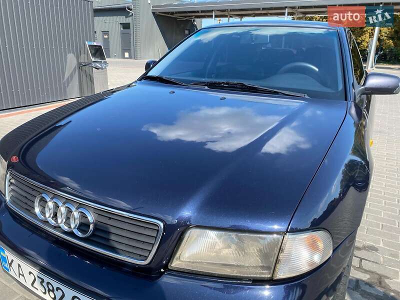 Седан Audi A4 1998 в Киеве