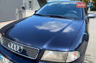 Седан Audi A4 1998 в 