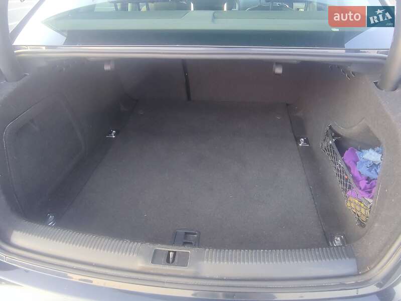 Седан Audi A4 2014 в Киеве
