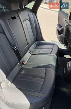 Седан Audi A4 2020 в 