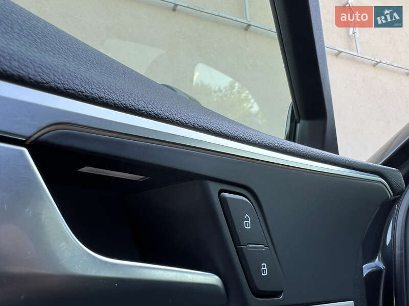 Седан Audi A4 2018 в Дрогобыче