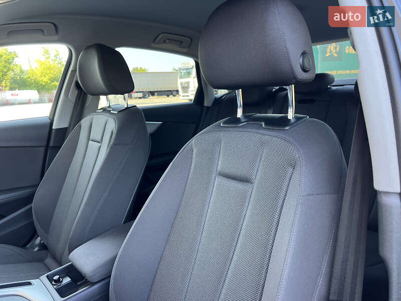 Седан Audi A4 2018 в Дрогобыче
