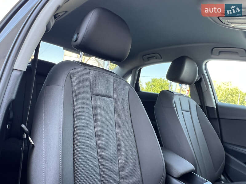 Седан Audi A4 2018 в Дрогобыче